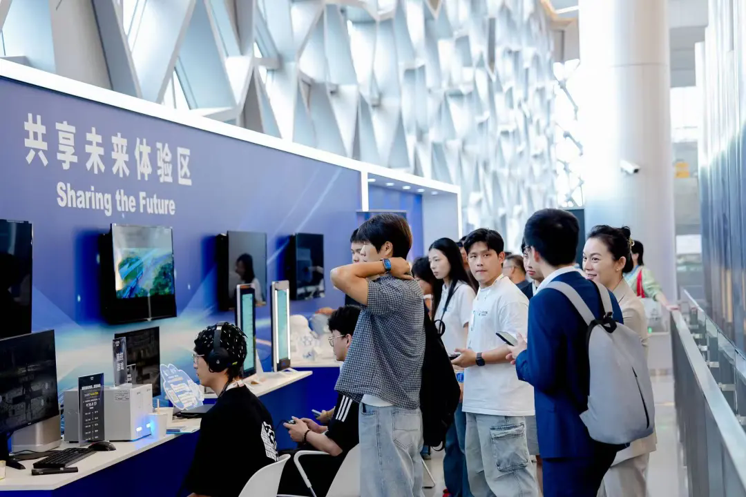 Pujiang Innovation Forum opens windows into future industries
