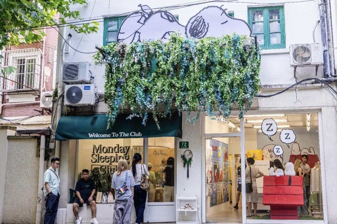 Snoopy brings a playful touch to Yanqing Road