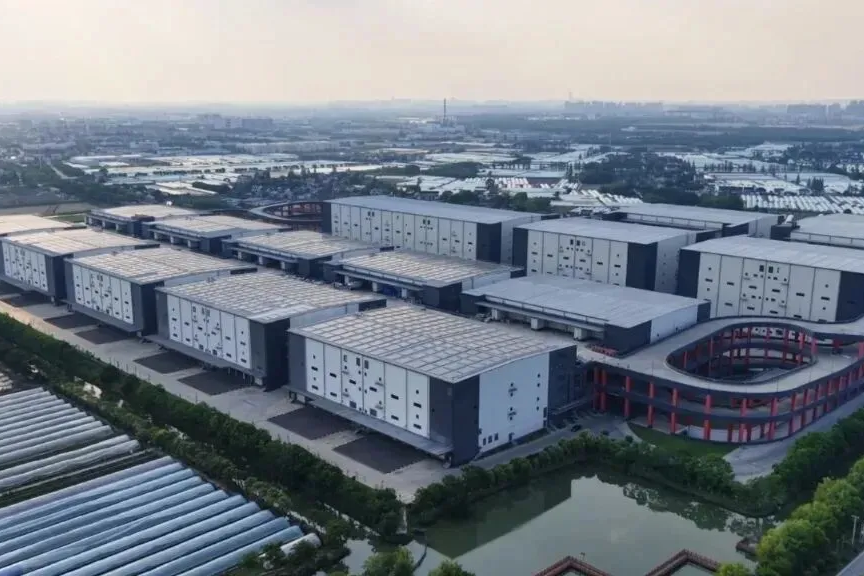 Shanghai's cross-border e-commerce pilot zone hits 10b yuan in transactions