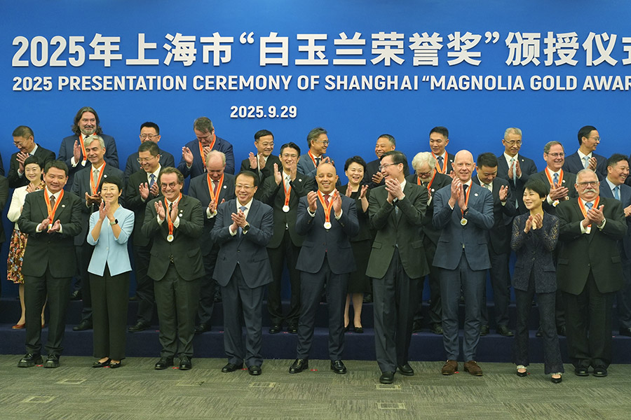 Shanghai Honorary Citizenship and Magnolia Gold Award 