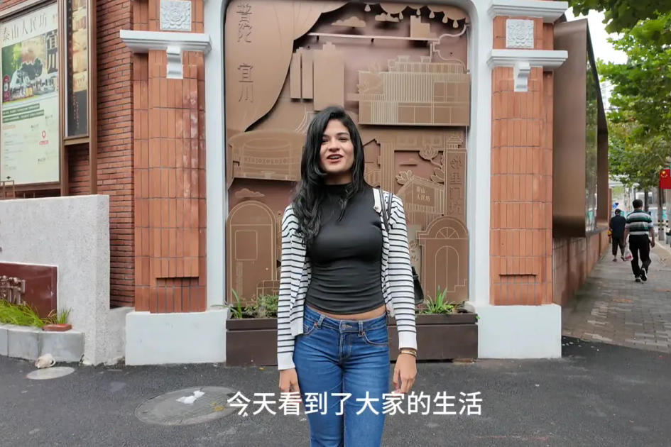 Peruvian girl amazed by China's whole-process democracy