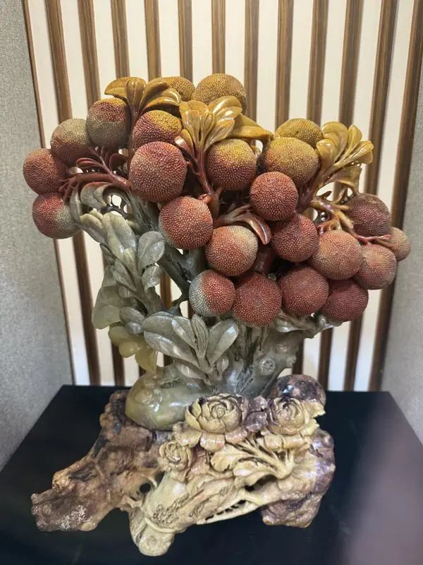 The Qingtian stone is carved into the shape of a cluster of bayberries.jpg