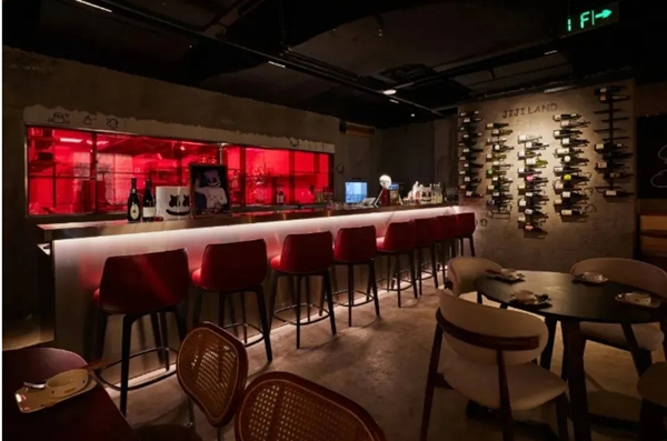 Discover Shanghai's vibrant bar scene (IV)