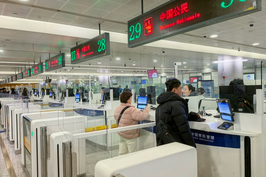 Shanghai sees surge in inbound, outbound travel during New Year holiday