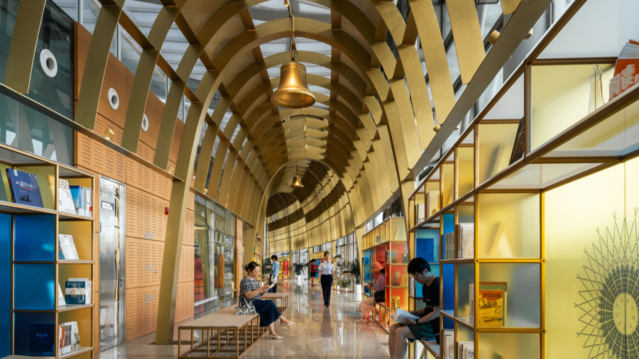 Passengers read at the X-Lighthouse library at Shanghai South Railway Station.jpg