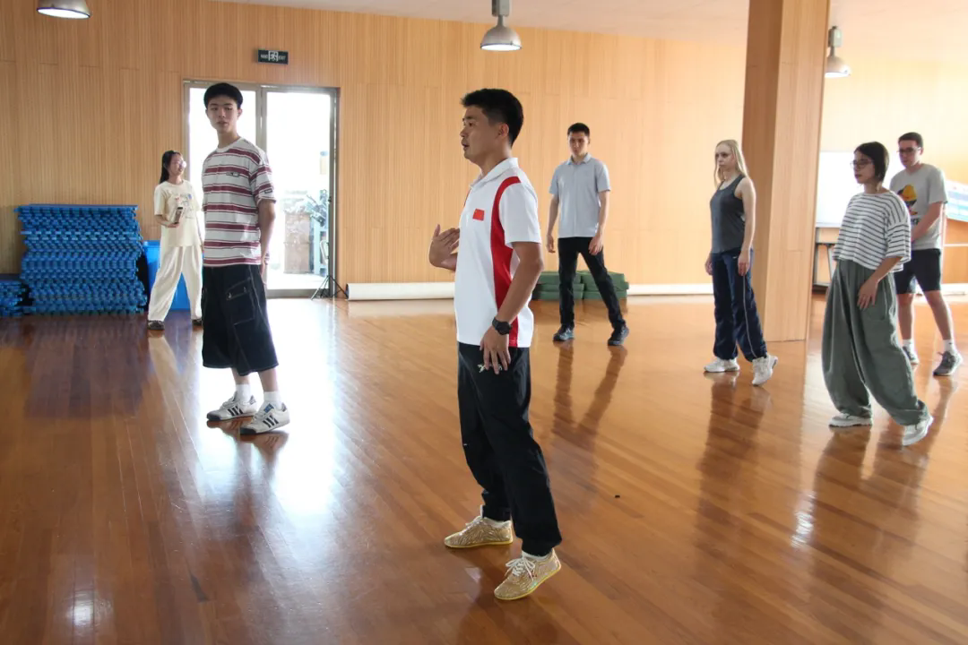 International students explore China