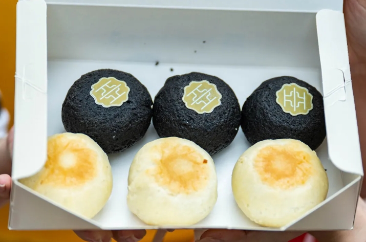 Savor Shanghai's delicious mooncakes