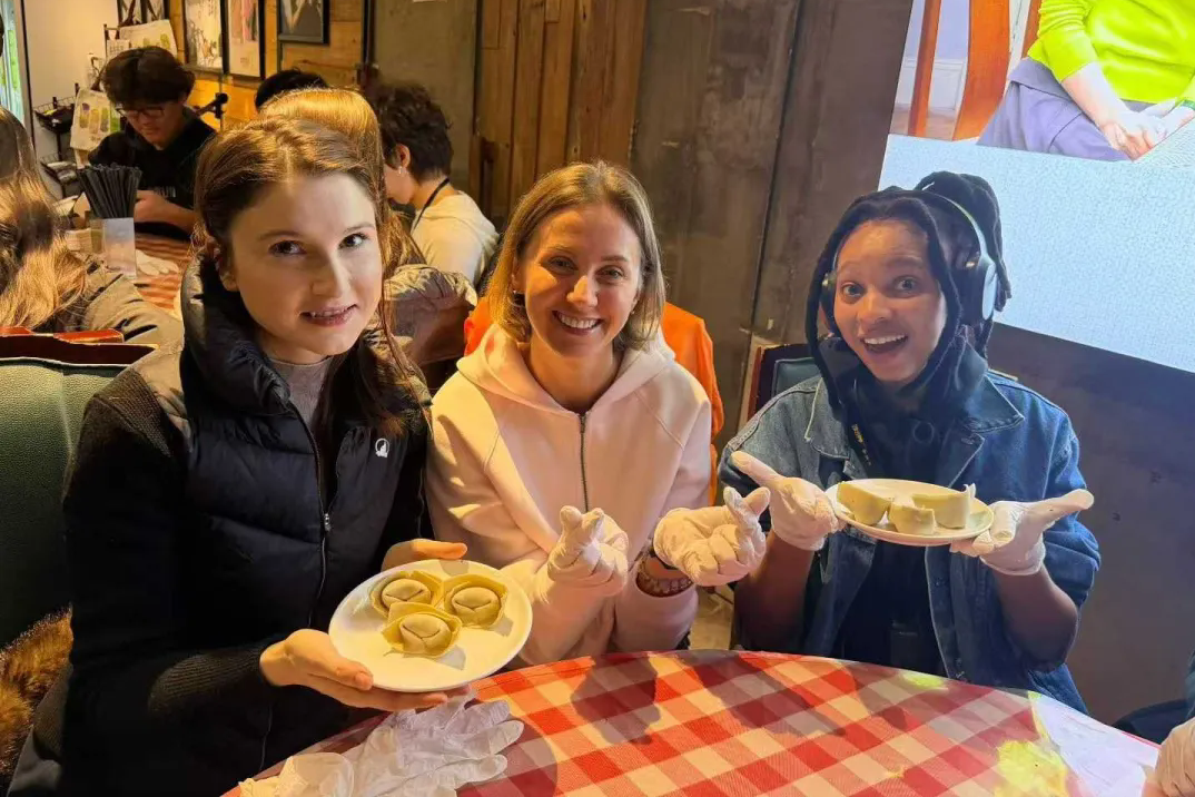 International students explore Shanghai's culinary culture along Huaihai Road