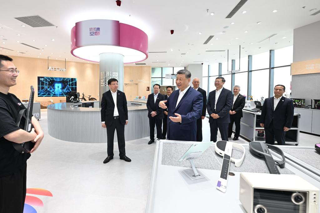 Xi visits Shanghai 6.png