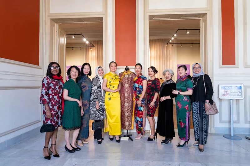 Shanghai-style Qipao collection on exhibition in Brussels3.jpg