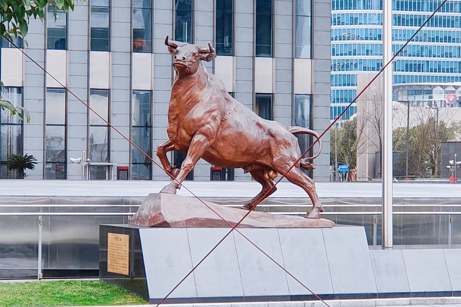 A bronze bull stands outside the Shanghai Stock Exchange building in Shanghai. [PhotoIC].jpg