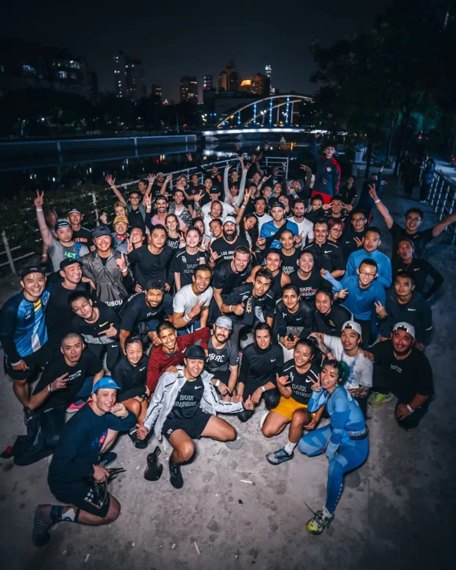 International night runners gather for a photo.jpg