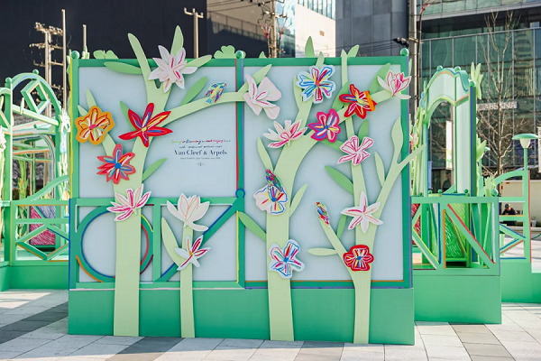 Spring is abuzz with Van Cleef & Arpels' art installations