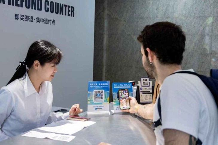 Shanghai pioneers mobile tax refund service
