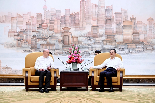 Shanghai Party Secretary Chen Jining met with Andrew Cutler, chair of the International Group of P&I Clubs and chief executive officer of Britannia P&I, along with key representatives from member associations. .jpg Shanghai Party Secretary Chen Jining met with Andrew Cutler, chair of the International Group of P&I Clubs and chief executive officer of Britannia P&I, along with key representatives from member associations. .jpg