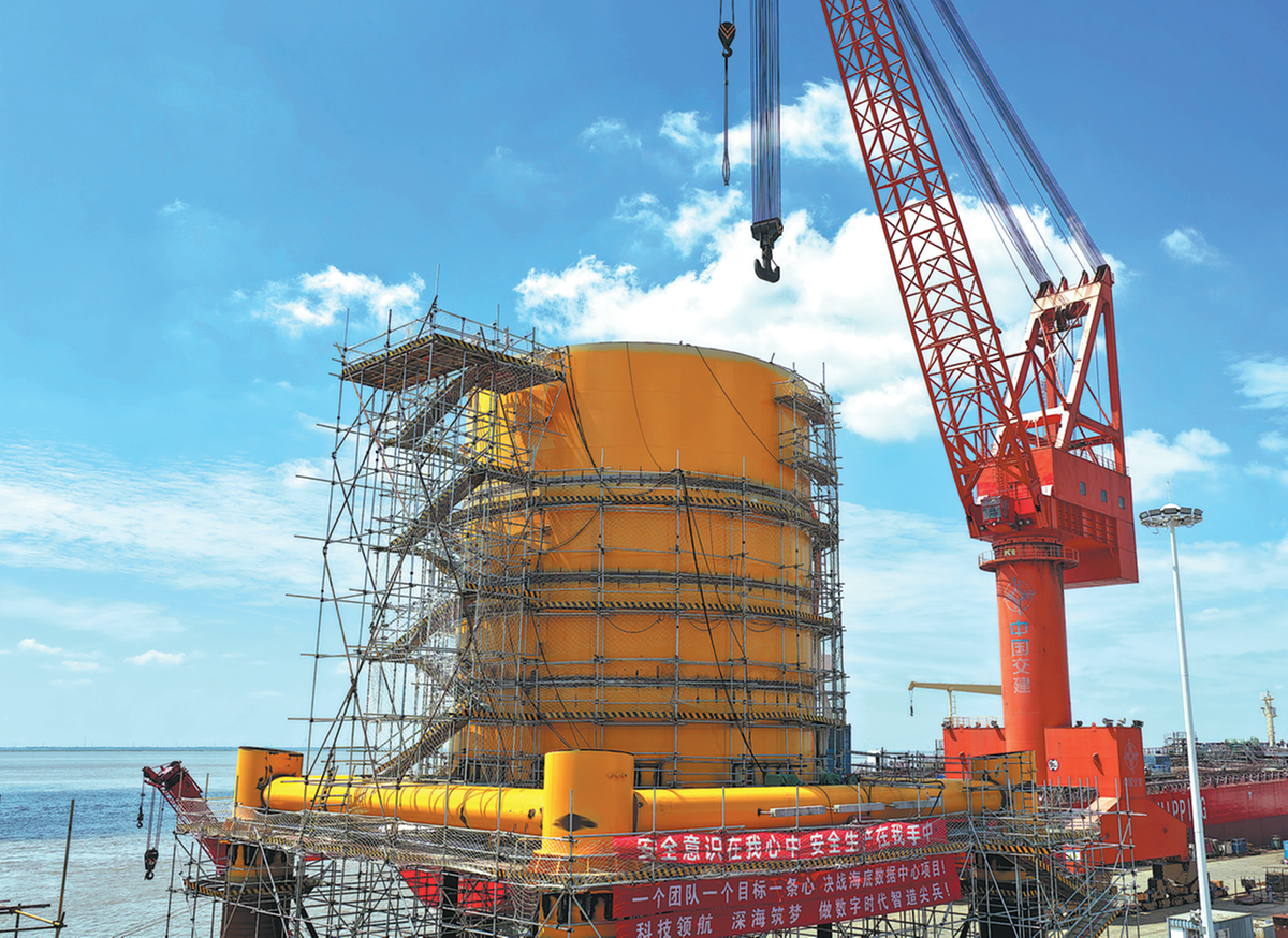 Waves with World's First Wind Power Undersea Data Center