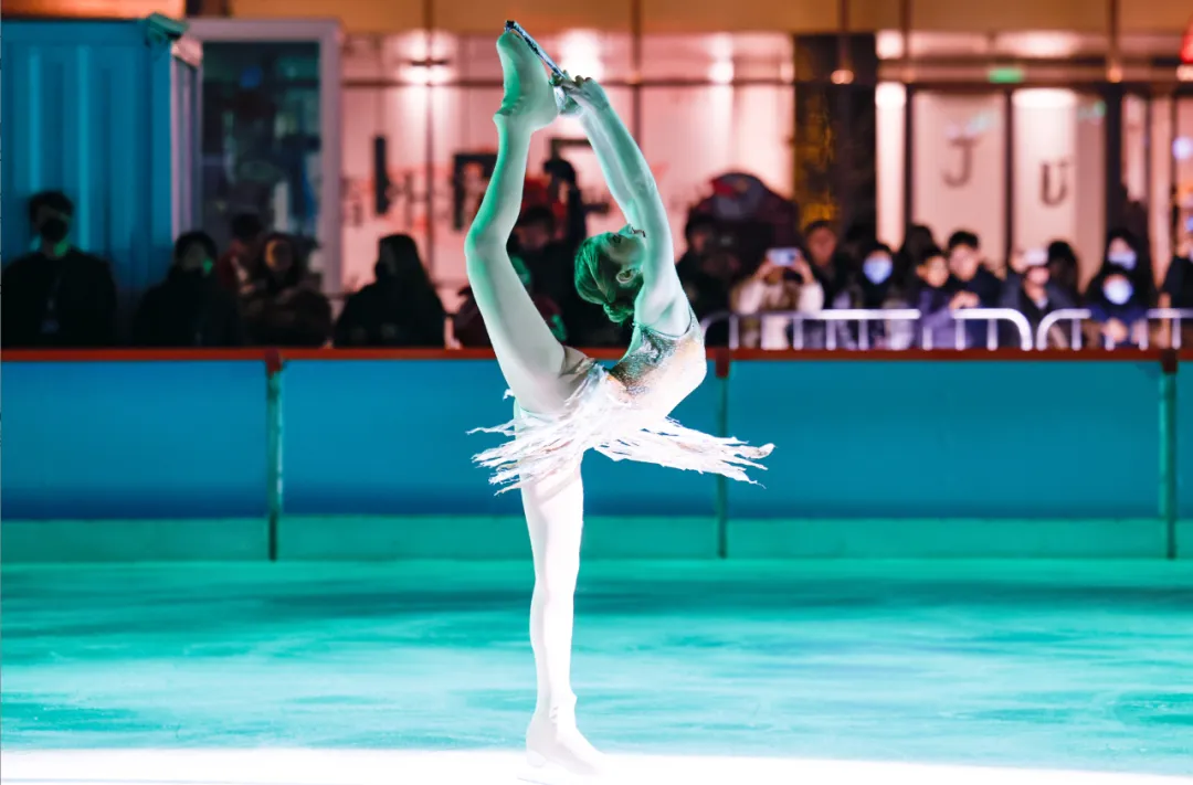 Figure‑skating performance at The Summit.png