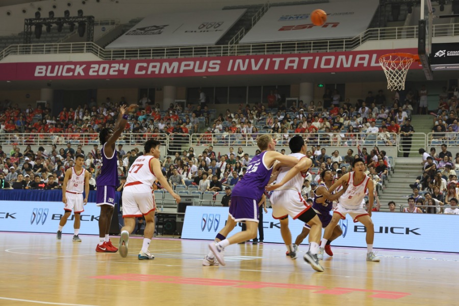 China and US hoopsters battle it out in Shanghai