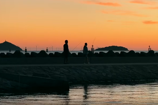Sailing into sunset at Jinshan City Beach