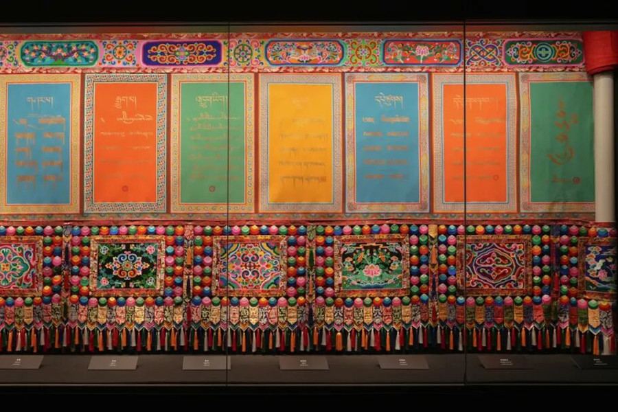 Tibetan thangka art shines in Shanghai History Museum 