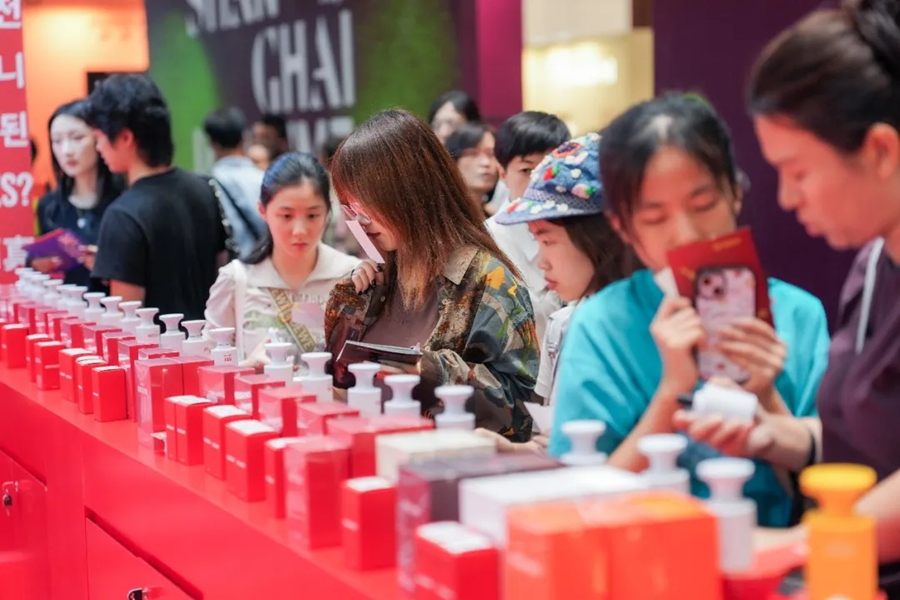 Scent, beauty unite at West Bund: Expos show rising sensory culture