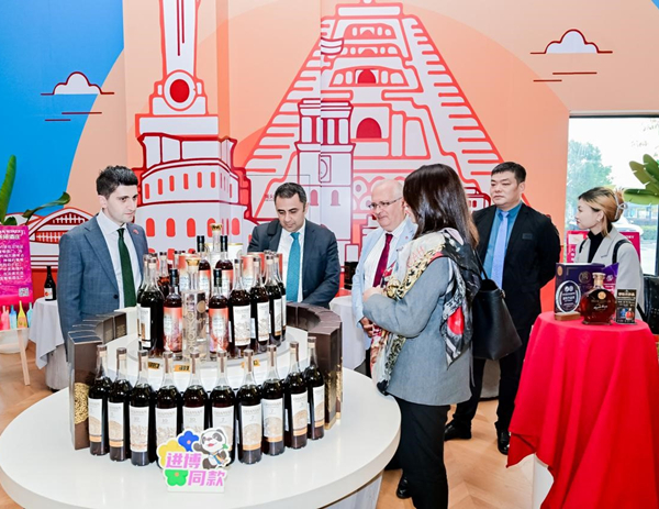 Shanghai promotes imports with country-themed shopping festival