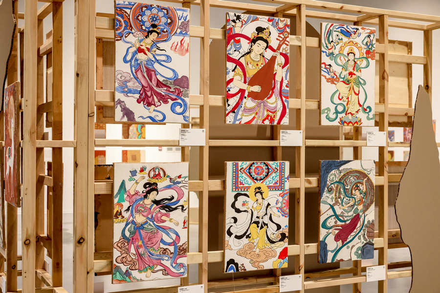 Children paint Dunhuang tales at Shanghai exhibition