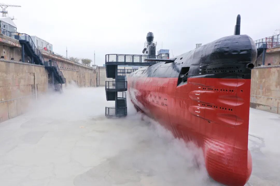 The retired submarine Changcheng 191..jpg