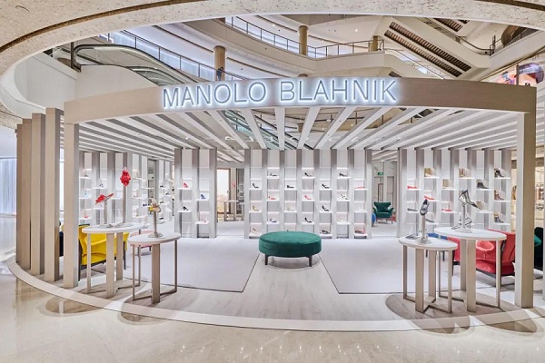 Manolo Blahnik opens boutique in Shanghai