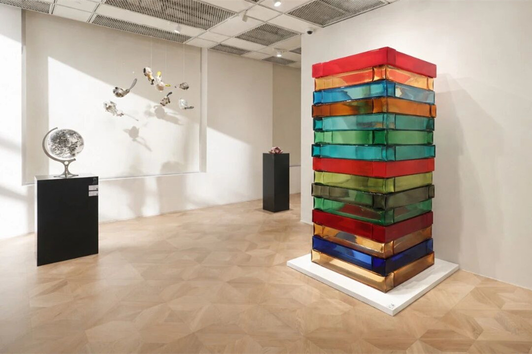 Global artists showcase glass art in Shanghai