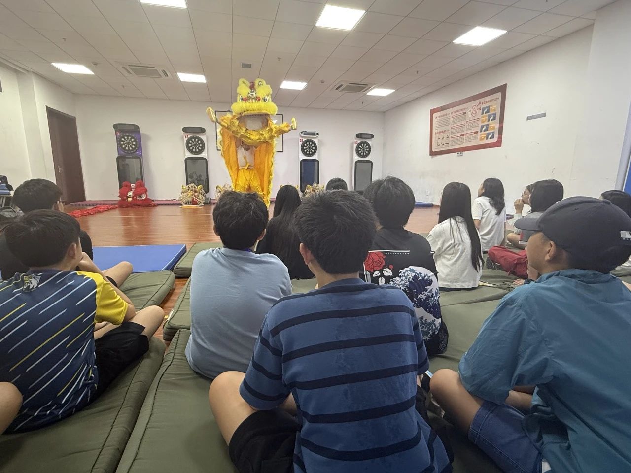 Thai students explore Chinese culture at SDJU-3.jpg