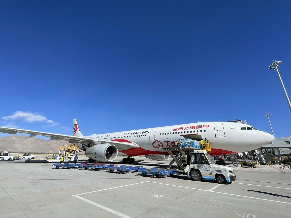 China Eastern Airlines launches free channels to transport quake-relief materials1.jpeg