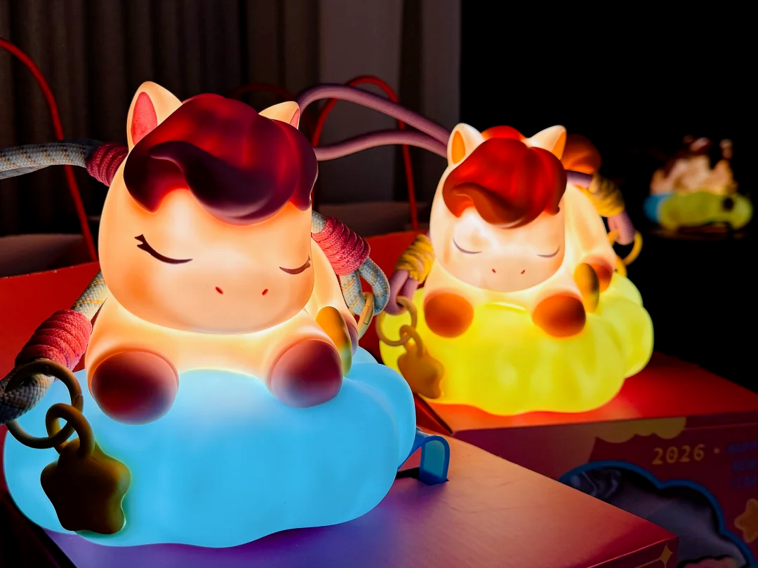 The horse-themed handheld lanterns.png