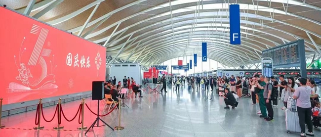 Shanghai airports handle record passenger traffic during National Day holiday.jpg