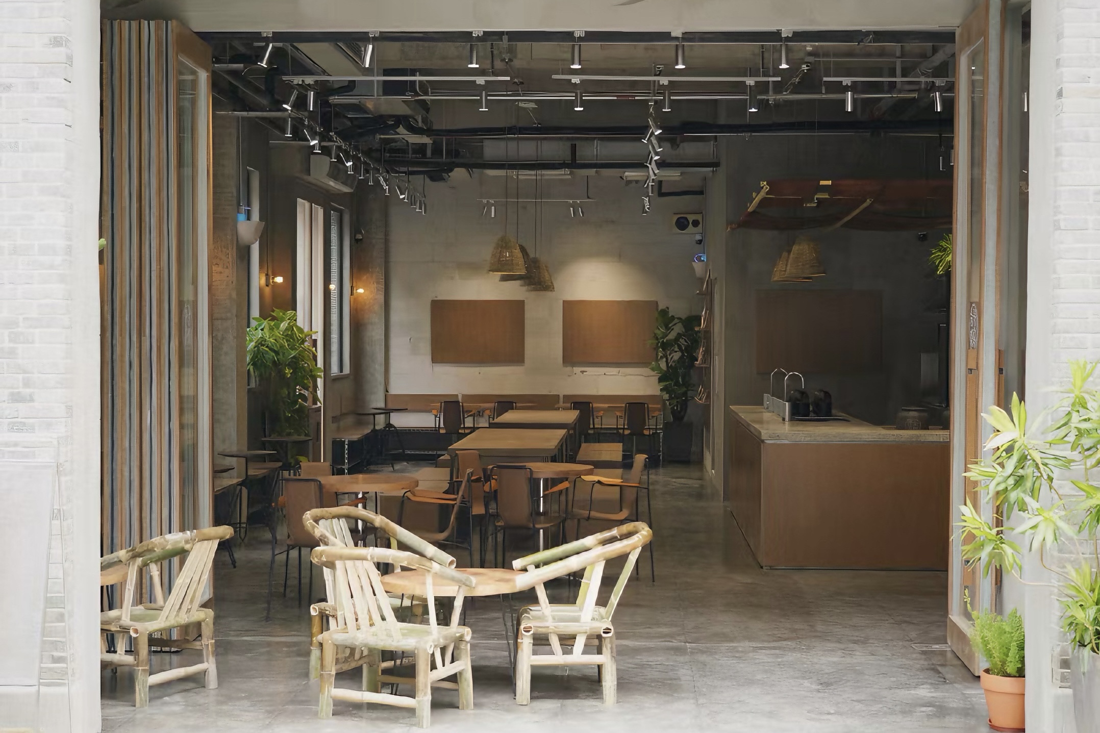 Exploring youth-focused shops along Changshou Road