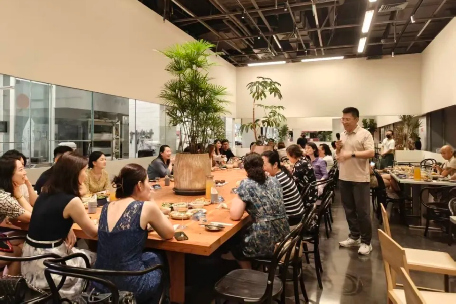 Xuhui deepens ties with foreign enterprises at summer night gathering