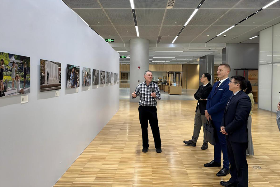 Photo exhibition marks 40 years of Shanghai–Montreal ties