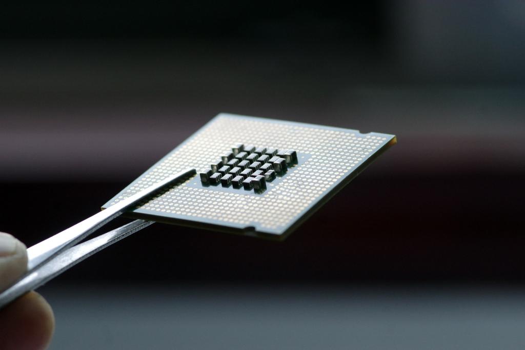 Scientists pave way for faster, more stable chips