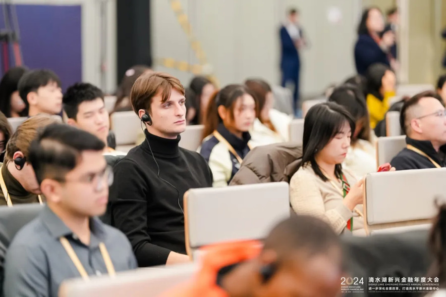 International students explore finance, astronomy in Shanghai