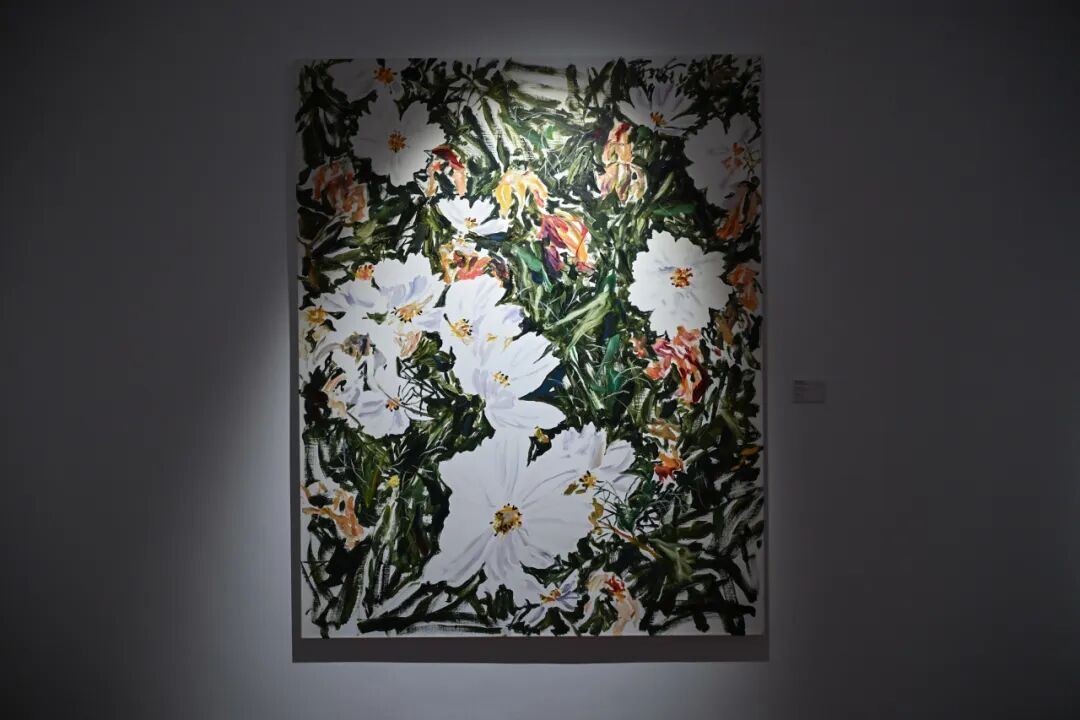 Bund 18 Jiushi Art Gallery hosts cross-cultural exhibition 'Parrotgration'