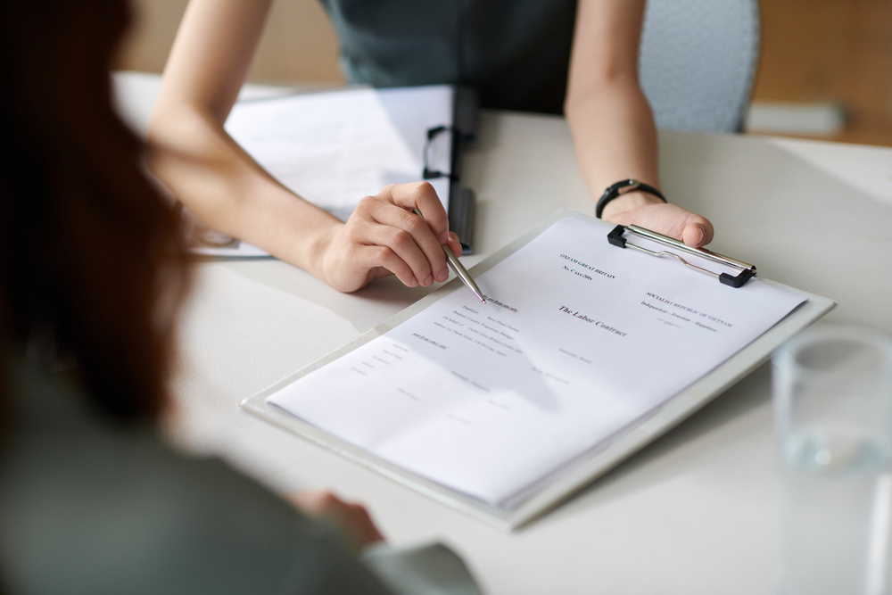 What should I know before signing a labor contract in China