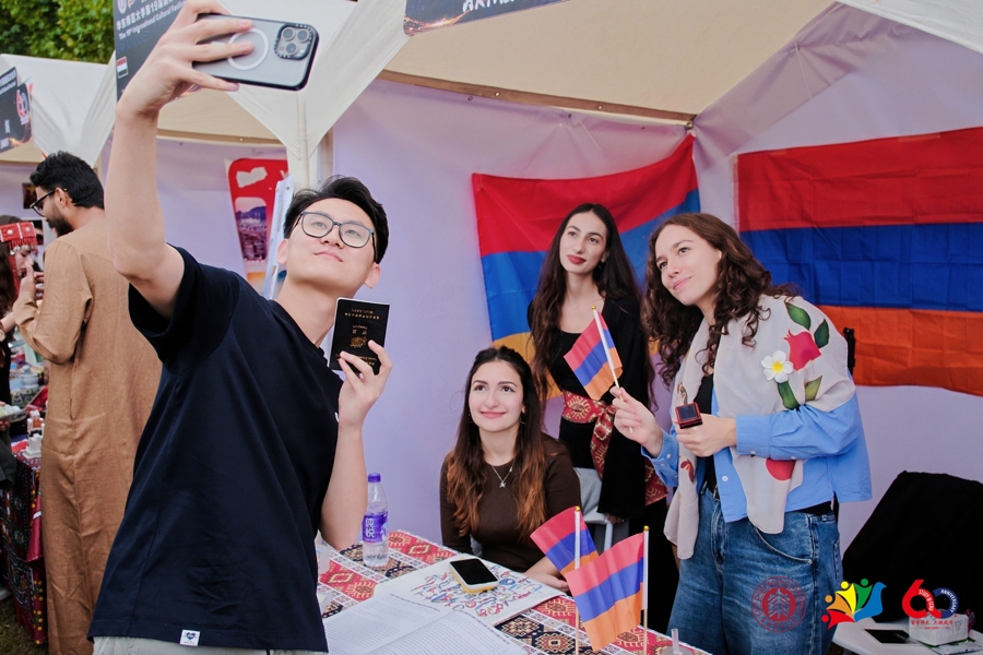 ECNU students and alumni enjoy international exchange events -2.jpg