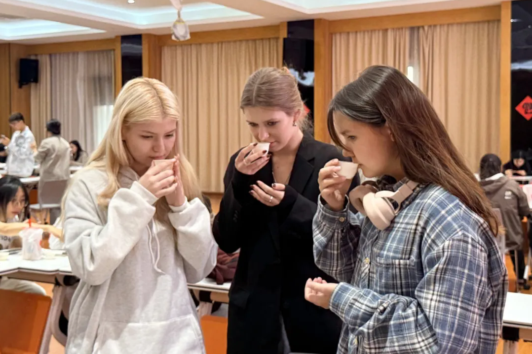 SHUPL international students engage in Chinese intangible heritage cultural salon