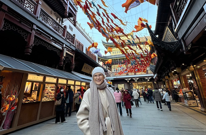 Elon Musk's mother amazed by Shanghai's Yuyuan Garden
