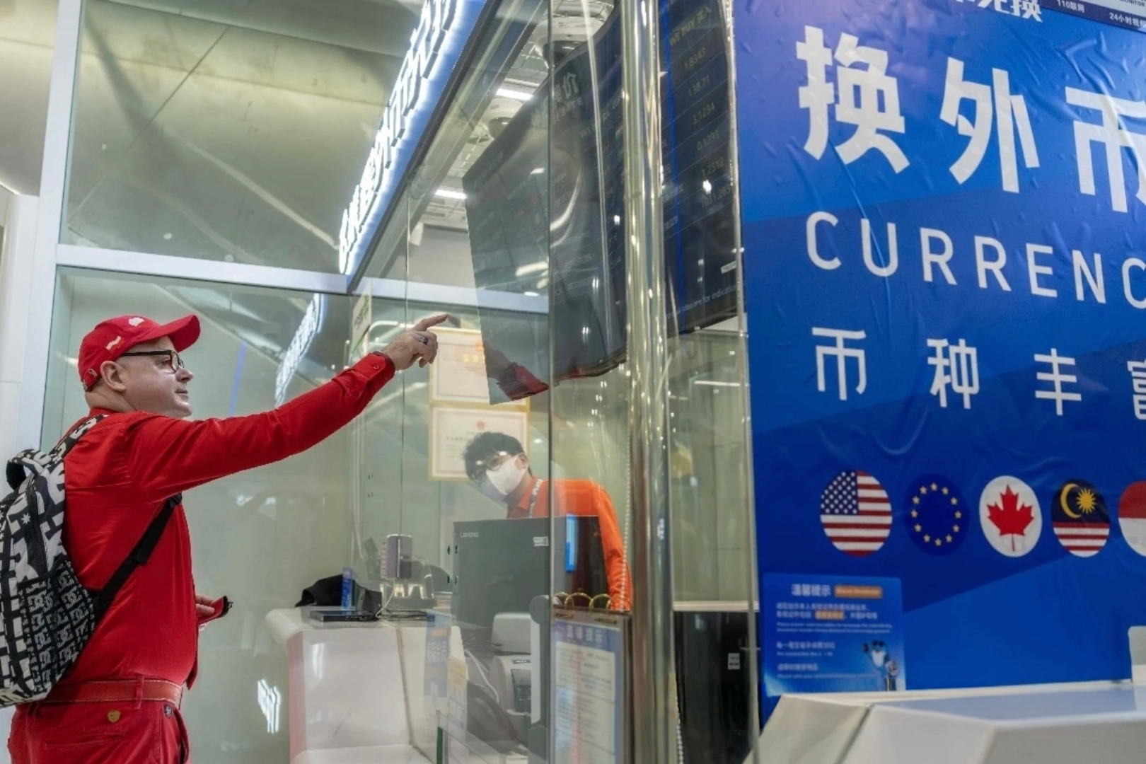 Shanghai Metro launches currency exchange services at airport stations