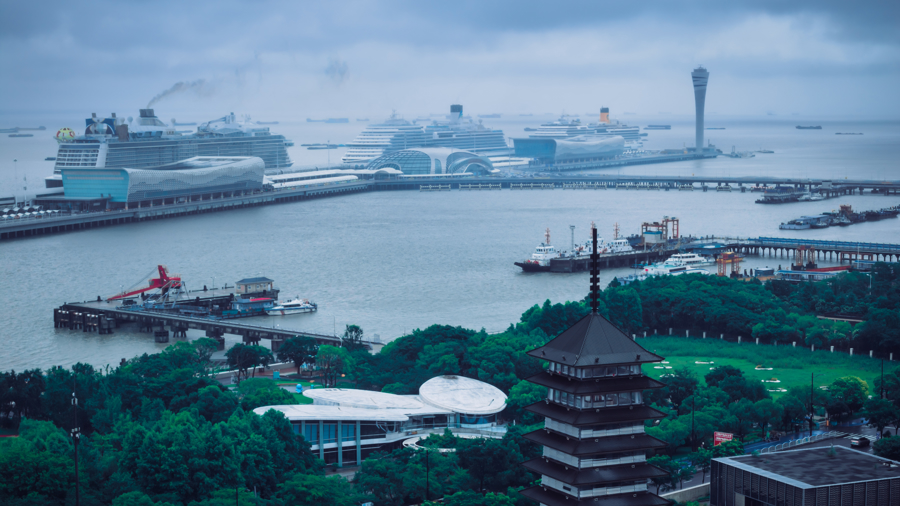 Wusongkou cruise terminal sees record single-day passenger throughput.jpg