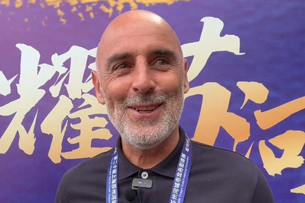 Shanghai Port coach attends dragon boat event