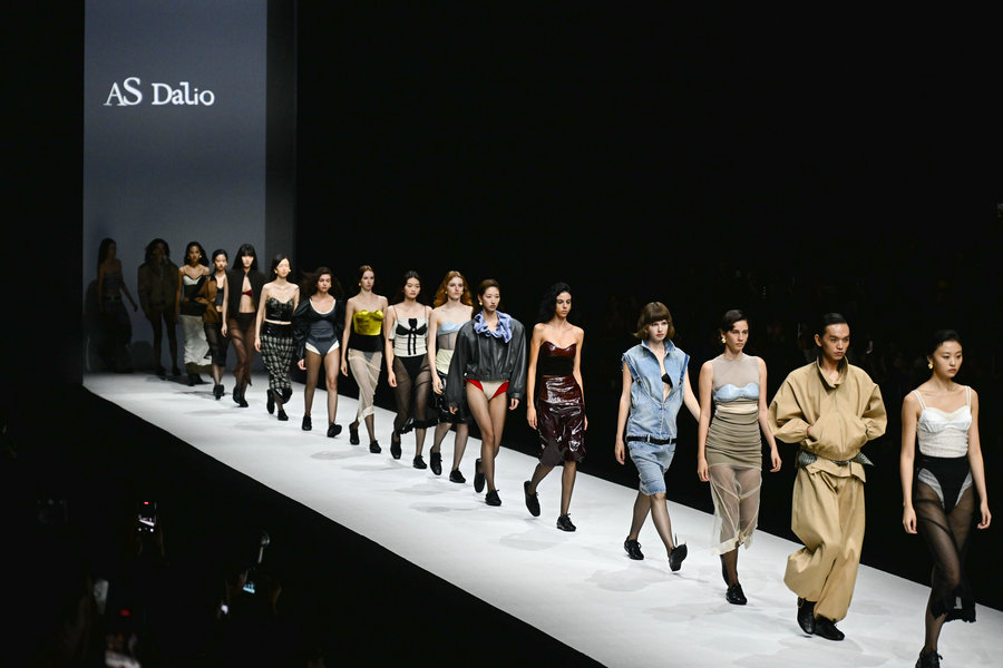 Shanghai Fashion Week kicks off