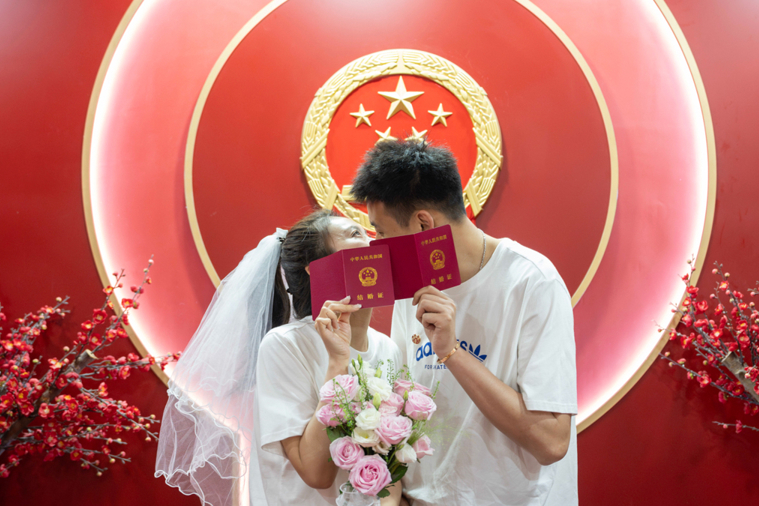 Shanghai sees 90,000 marriage registrations in 2024: Report
