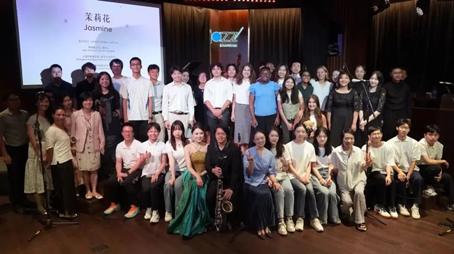 Sino-US students unite in Shanghai jazz center music exchange